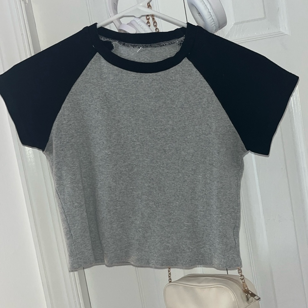 cute ribbed black and gray crop top